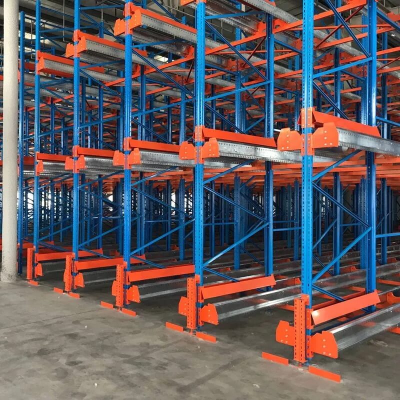 ชั้นวางของที่ใช้กันทั่วไปในคลังสินค้าโลจิสติกส์แบบควบคุมอุณหภูมิ